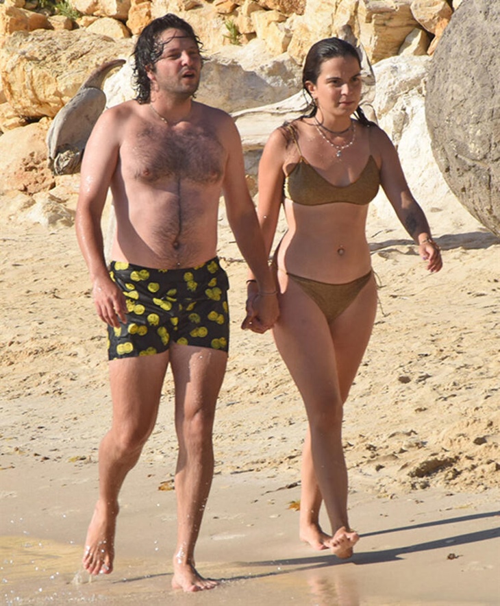 Aslı Bekiroğlu depicts fire porn