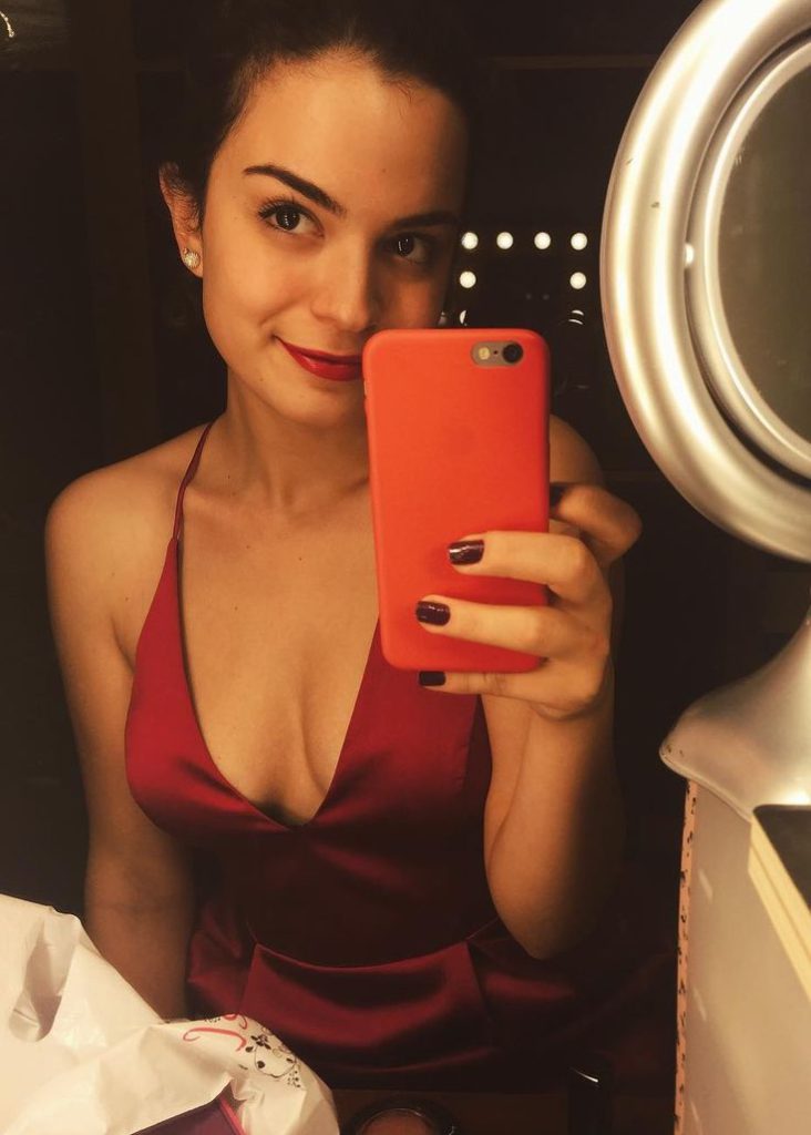 Aslı Bekiroğlu depicts fire boobs