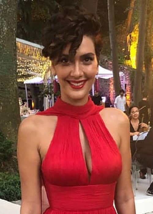 Bergüzar Korel looks hot xxx