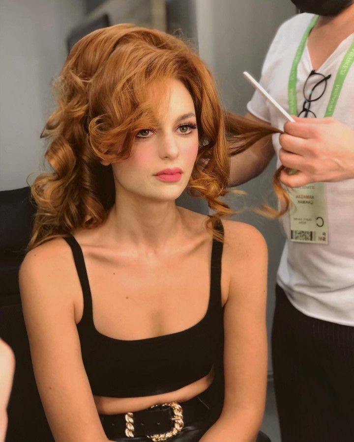 Nilperi Şahinkaya poses xxx porn