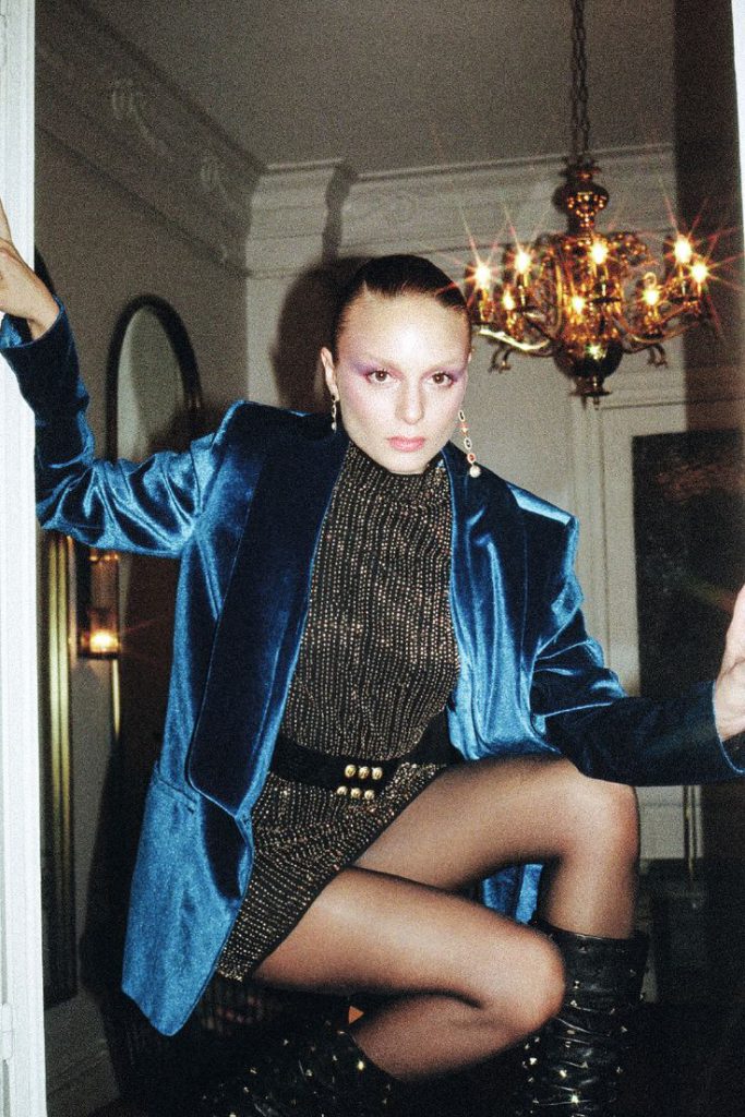 Nilperi Şahinkaya smiles xxx