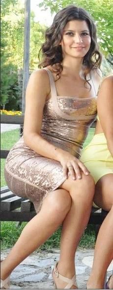 Beren Saat smiles hot images