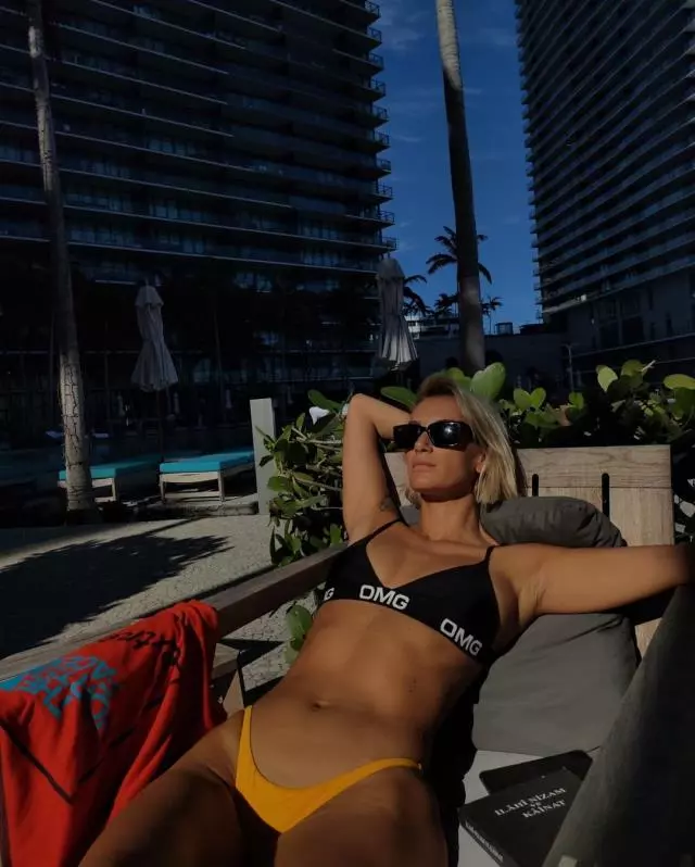 Didem Soydan smiles hot photos