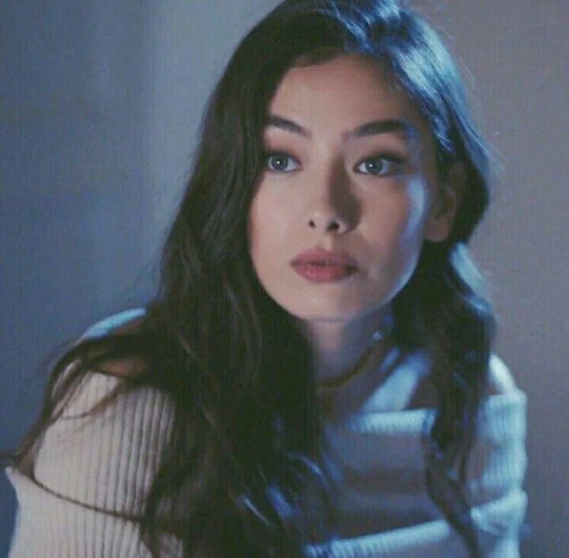 Neslihan Atagül poses fuck