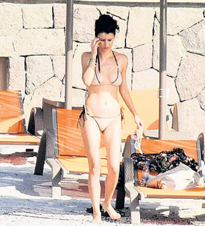 Beren Saat smiles hot xxx