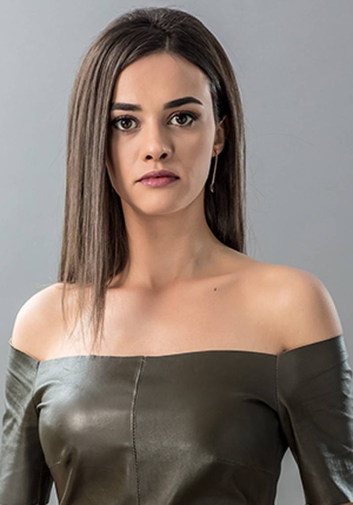 Hande Soral poses hot photos