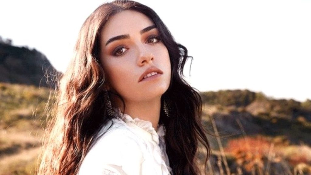 Hazar Ergüçlü looks fuck