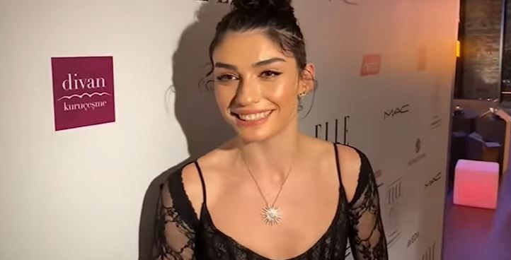 Hazar Ergüçlü looks hot bikini