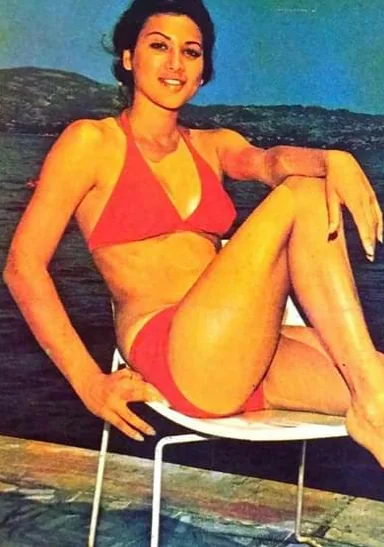 Bergüzar Korel poses hot photos