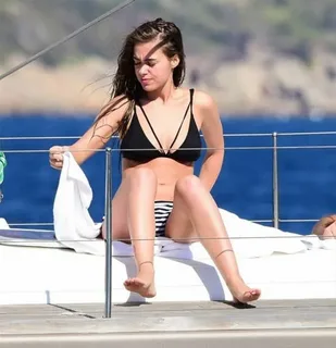 Bensu Soral ardent pussy