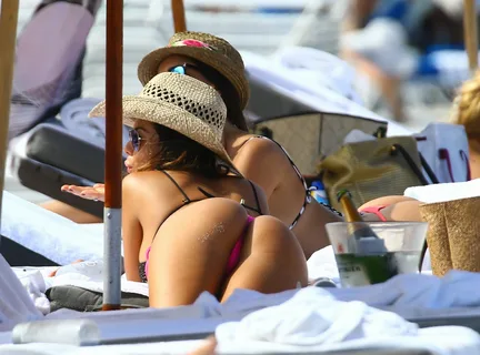 Yüsra Geyik poses xxx