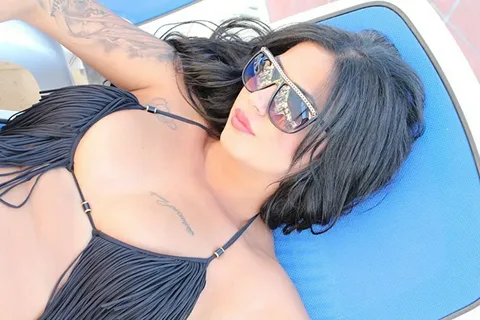 Melek Azad ardent sex scenes