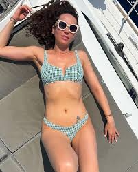 Nesrin Cavadzade poses pussy