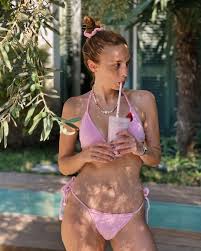 Nilperi Şahinkaya smiles hot photos