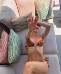 Yüsra Geyik poses boobs