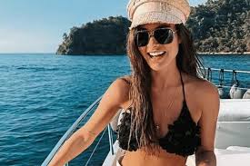 Bensu Soral ardent ass