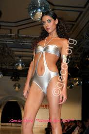 Cansu Dere looks sex scenes