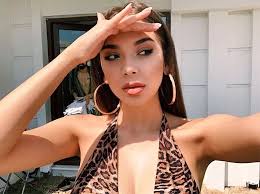 Merve Taşkın depicts fire nude