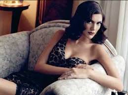 Bergüzar Korel smiles hot photos