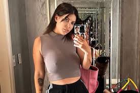 Wanda Nara modeling sexy