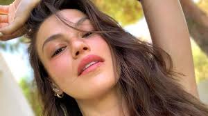 Yüsra Geyik poses xxx porn