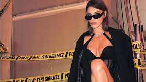 Yüsra Geyik smiles porn