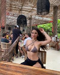 Merve Taşkın depicts fire boobs