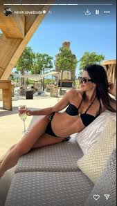 Nesrin Cavadzade smiles hot images