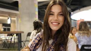 Yüsra Geyik smiles nude