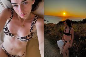 Hazar Ergüçlü smiles hot