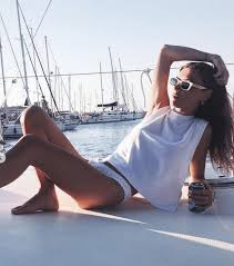 Yüsra Geyik smiles hot pics