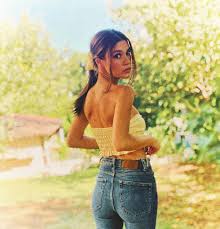 Yüsra Geyik poses naked