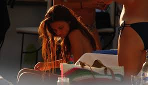 Yüsra Geyik smiles nude pics