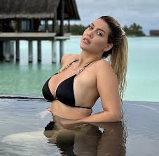 Wanda Nara depicts fire xxx