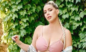 Wanda Nara depicts fire sex