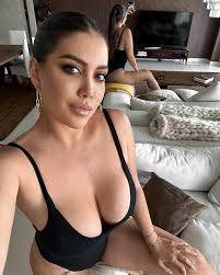 Wanda Nara depicts fire porn