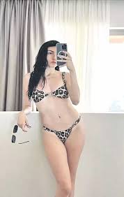 Hazar Ergüçlü hot pics