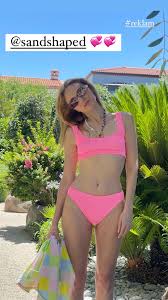 Nilperi Şahinkaya smiles hot bikini