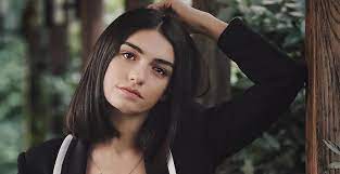 Hazar Ergüçlü beautiful boobs