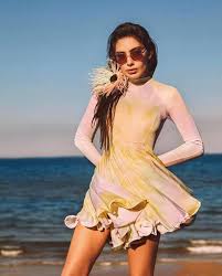 Neslihan Atagül smiles hot pics