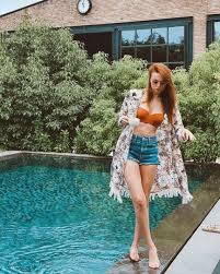 Nilperi Şahinkaya smiles hot xxx