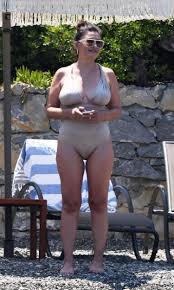 Nurgül Yeşilçay poses porn