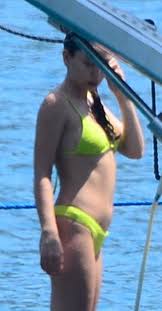 Neslihan Atagül smiles ass