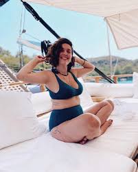 Bergüzar Korel looks sex
