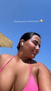 Melek Azad modeling sexy