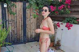 Hazar Ergüçlü bikini