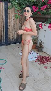 Hazar Ergüçlü hot images