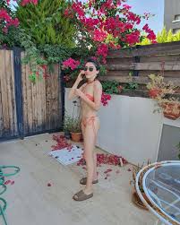 Hazar Ergüçlü hot bikini