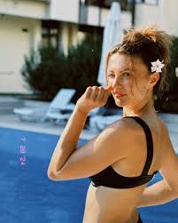 Burcu Özberk looks sex