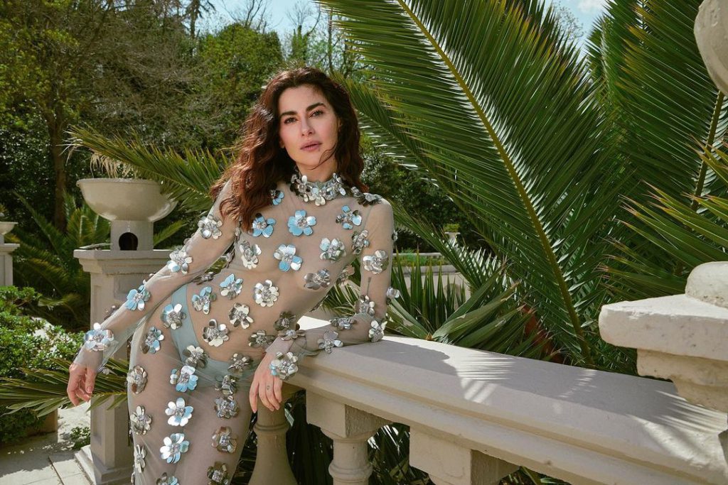 Nesrin Cavadzade looks hot